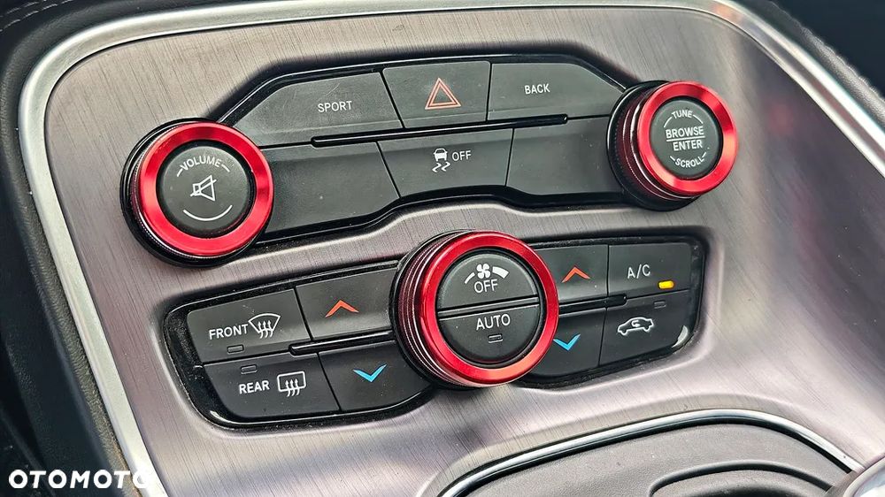 Dodge Challenger 3.6 SXT Plus - 29