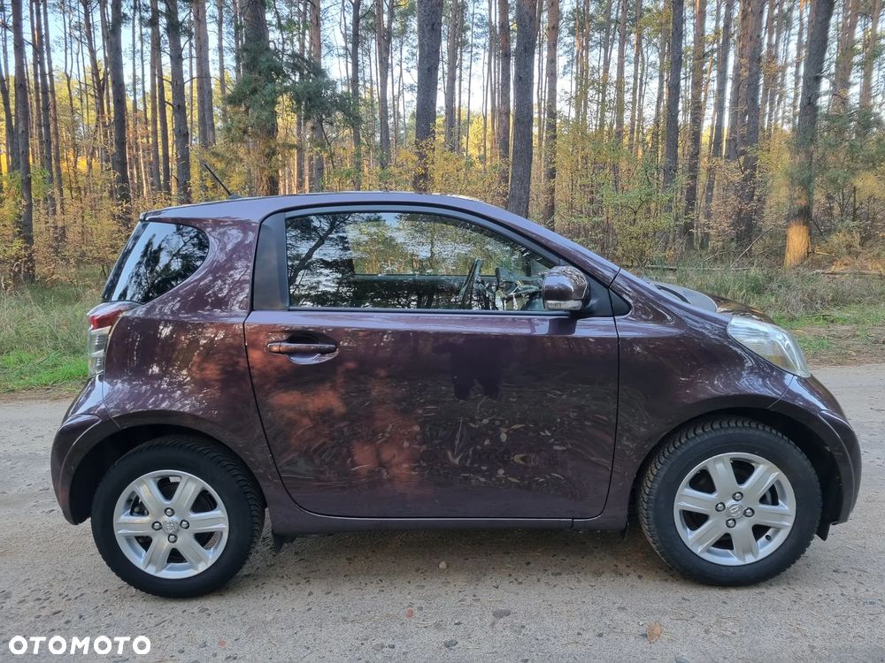 Toyota iQ - 7