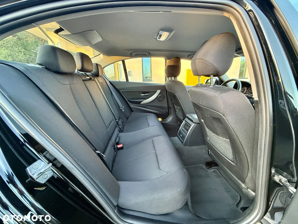 BMW Seria 3 316d - 25