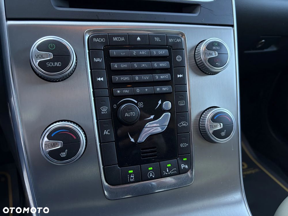 Volvo V60 D4 Geartronic Momentum - 29