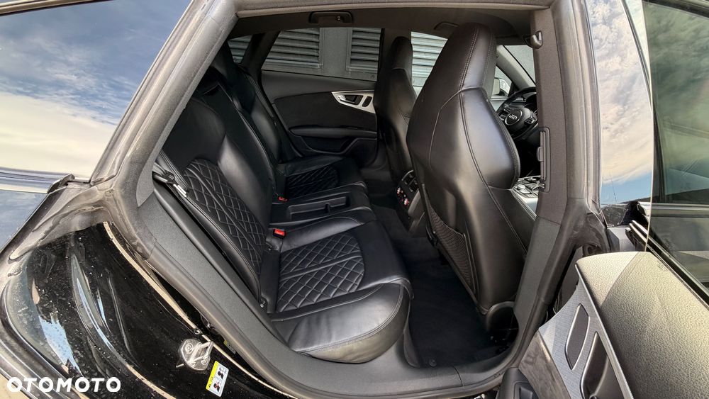 Audi S8 Plus - 25