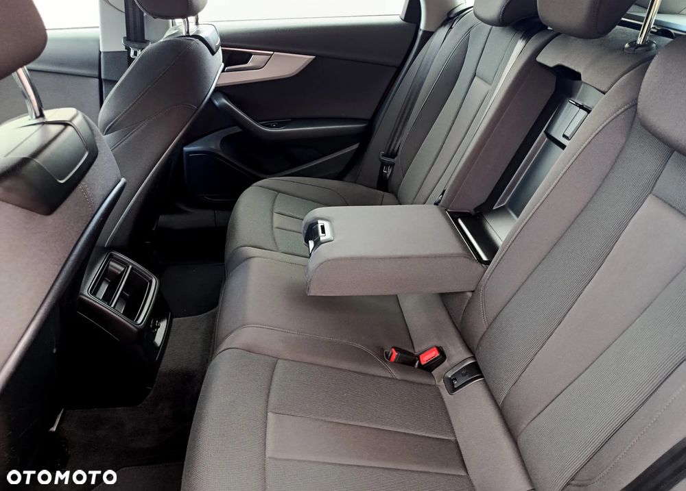 Audi A4 Avant 35 TFSI S tronic - 24