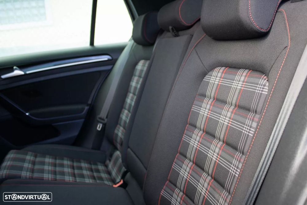 VW Golf 2.0 TSi GTi DSG - 41
