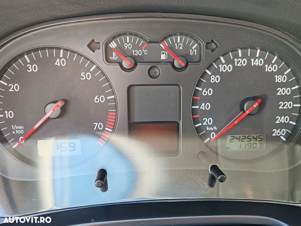 Volkswagen Golf 1.6 Comfortline - 4