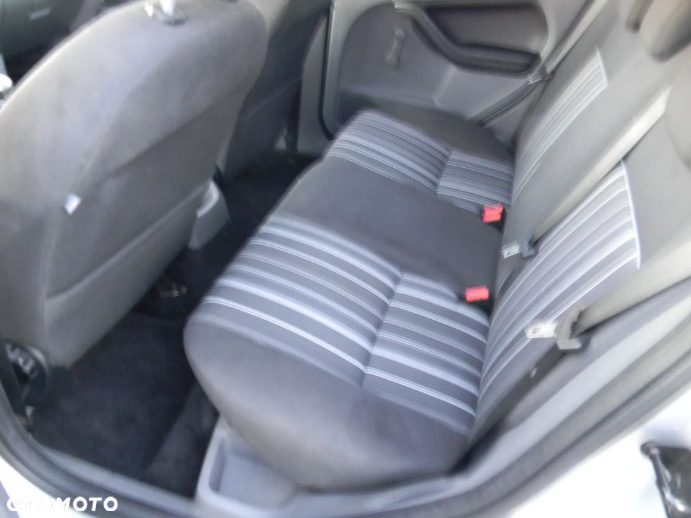 Ford Focus 2.0 16V Titanium - 22