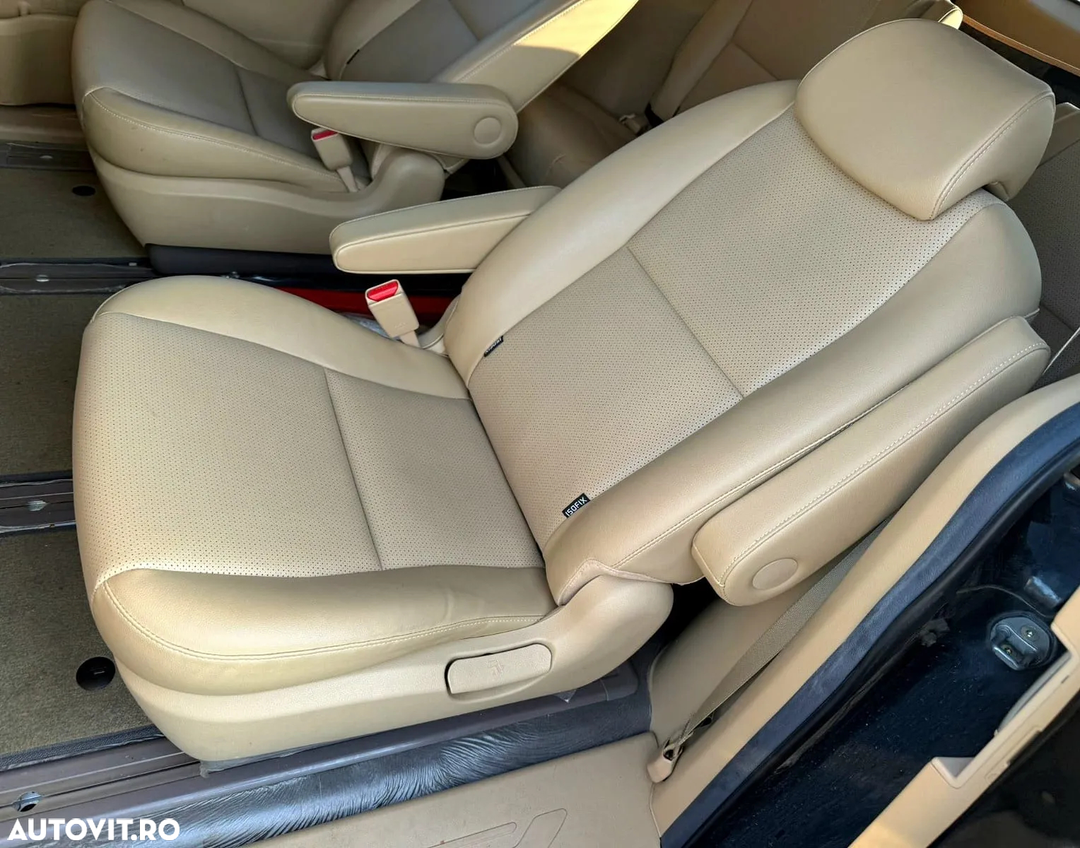 Kia Carnival - 28