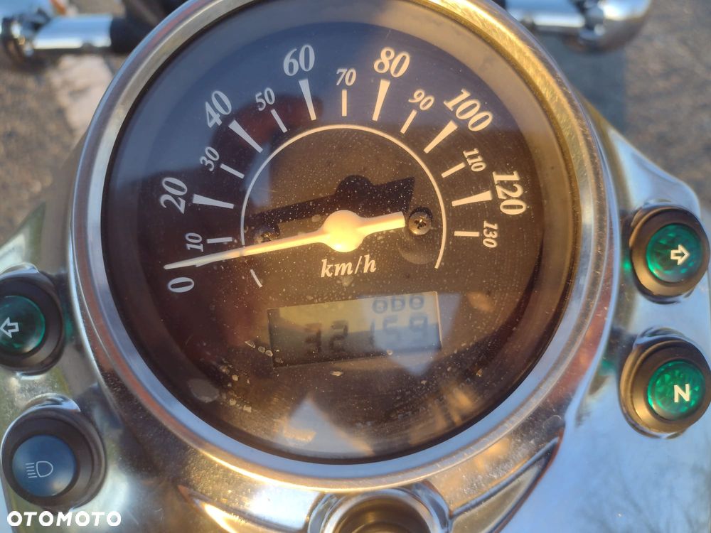 Suzuki Intruder - 14