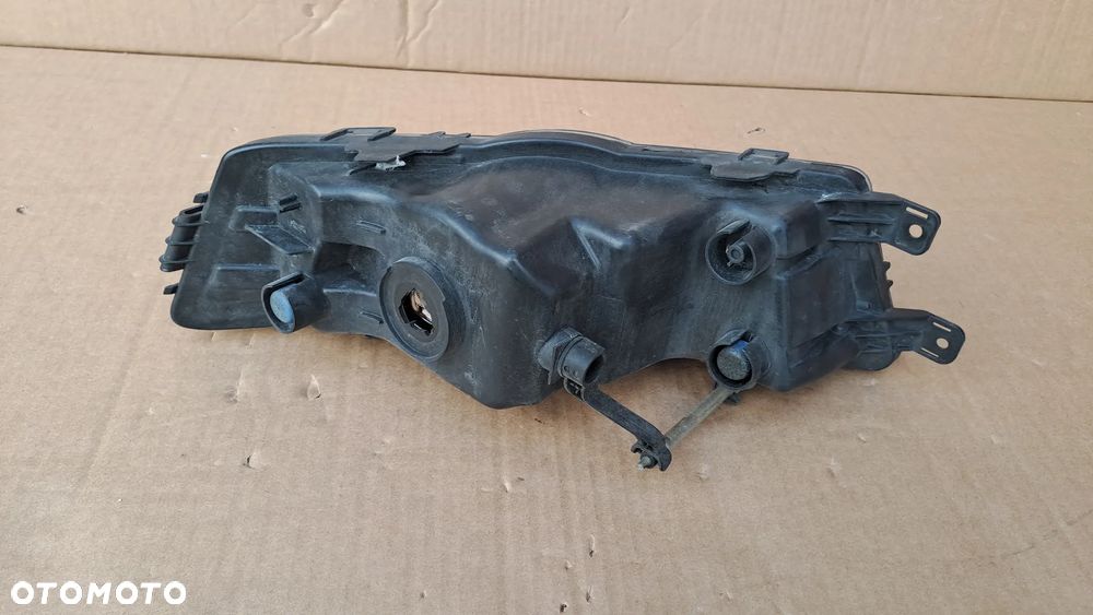 SKODA RAPID PRAWY HALOGEN 5JA941700A - 3