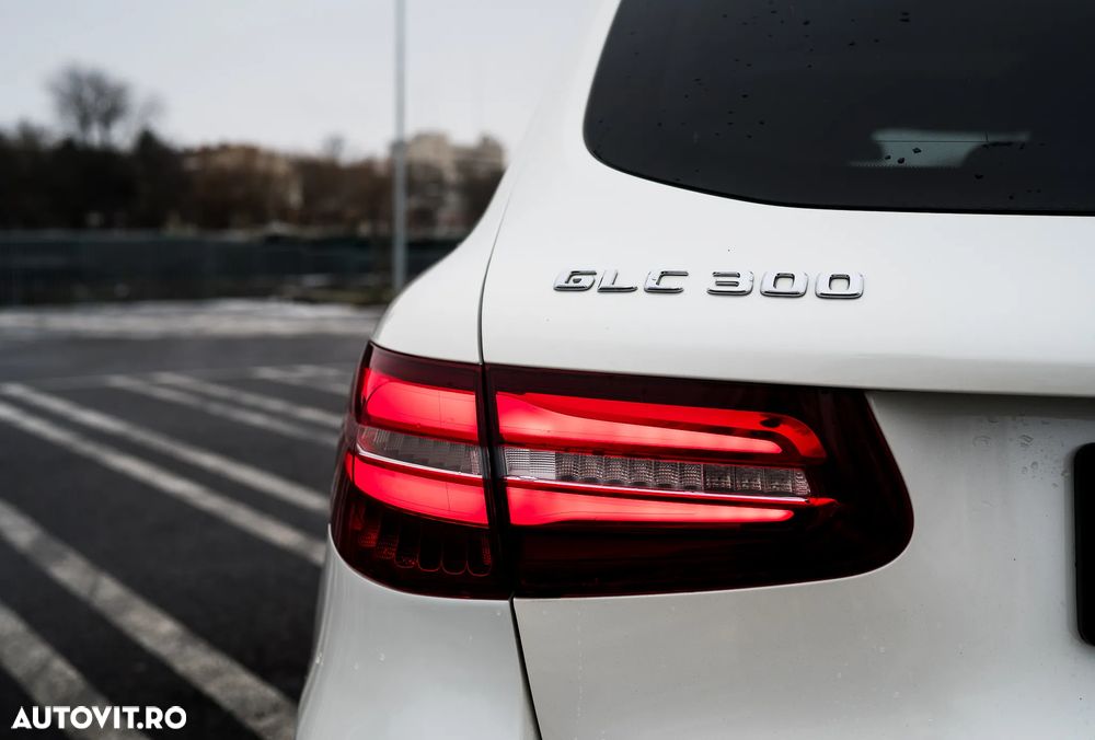 Mercedes-Benz GLC 300 4MATIC 9G-TRONIC AMG Line - 16