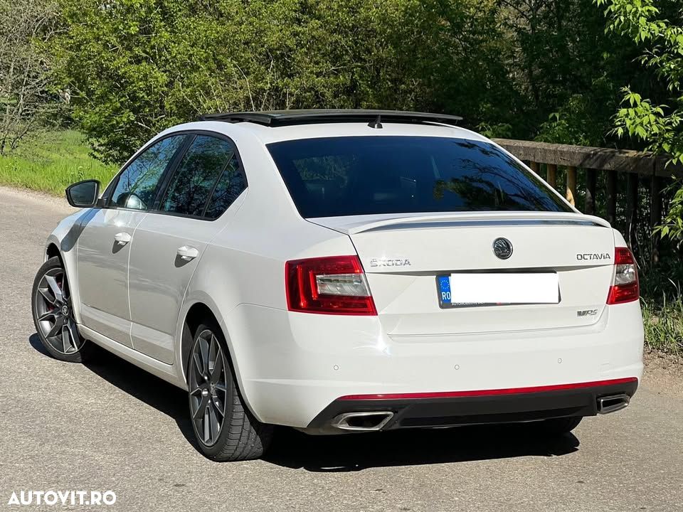 Skoda Octavia 2.0 TDI RS DSG - 2
