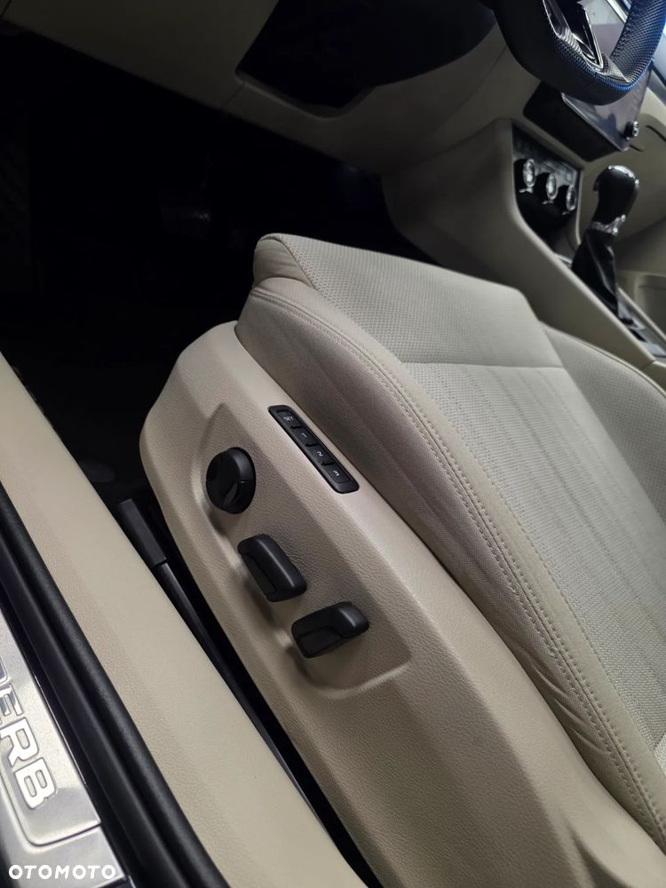 Skoda Superb 2.0 TDI SCR Style DSG - 29