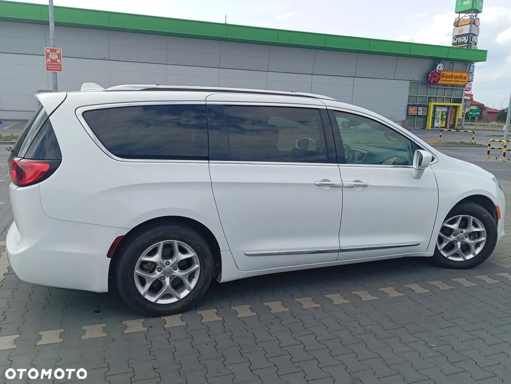 Chrysler Pacifica - 10