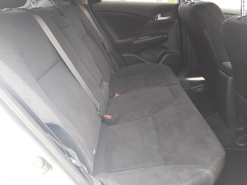 Honda Civic 1.8 i-VTEC Comfort Black Edition - 11