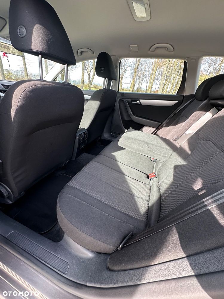 Volkswagen Passat 2.0 TDI Comfortline - 15