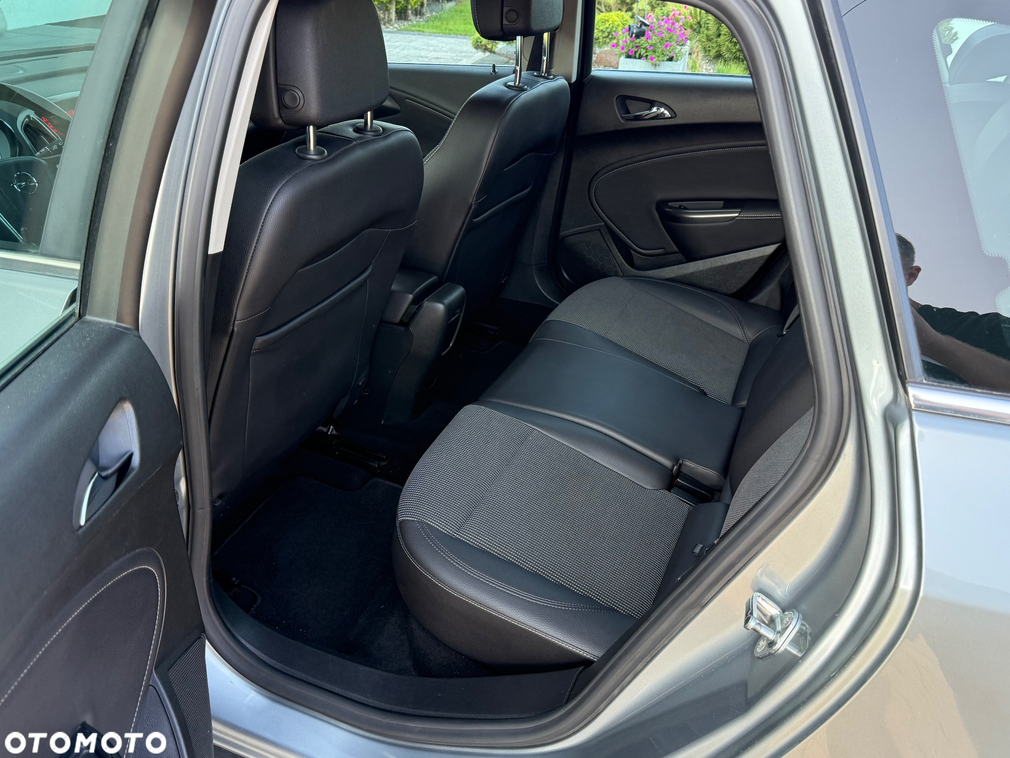 Opel Astra 1.7 CDTI DPF Sports Tourer Design Edition - 10