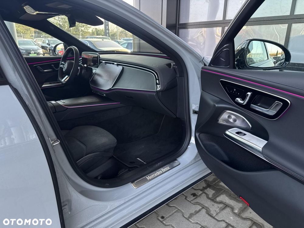 Mercedes-Benz Klasa E 220 d mHEV 4-Matic AMG 9G-Tronic - 23