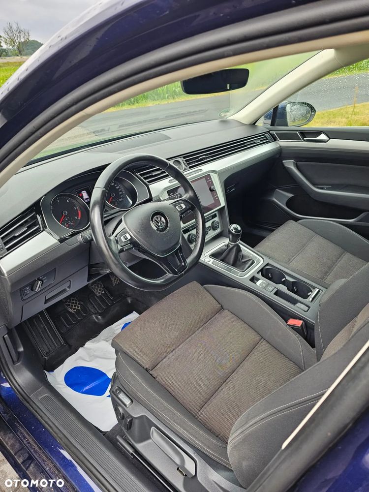 Volkswagen Passat - 9