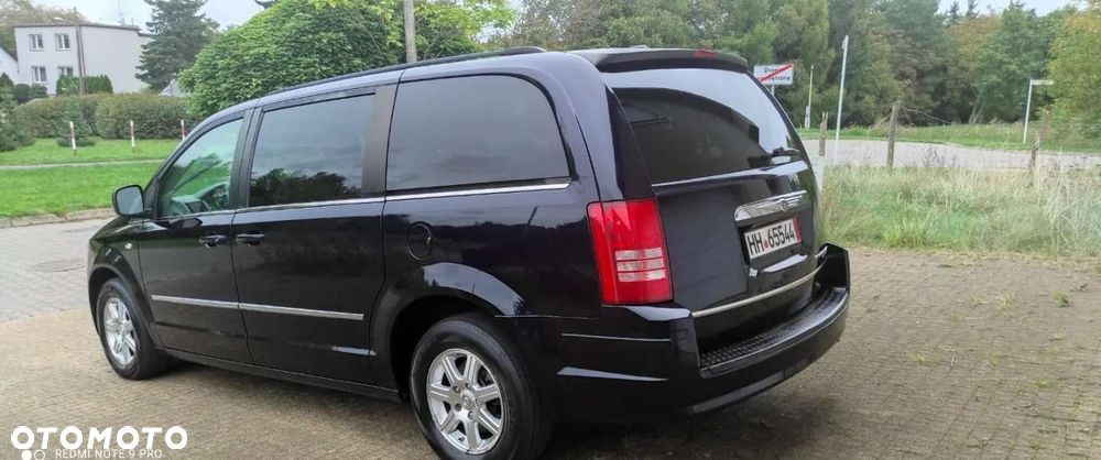 Chrysler Town & Country - 16