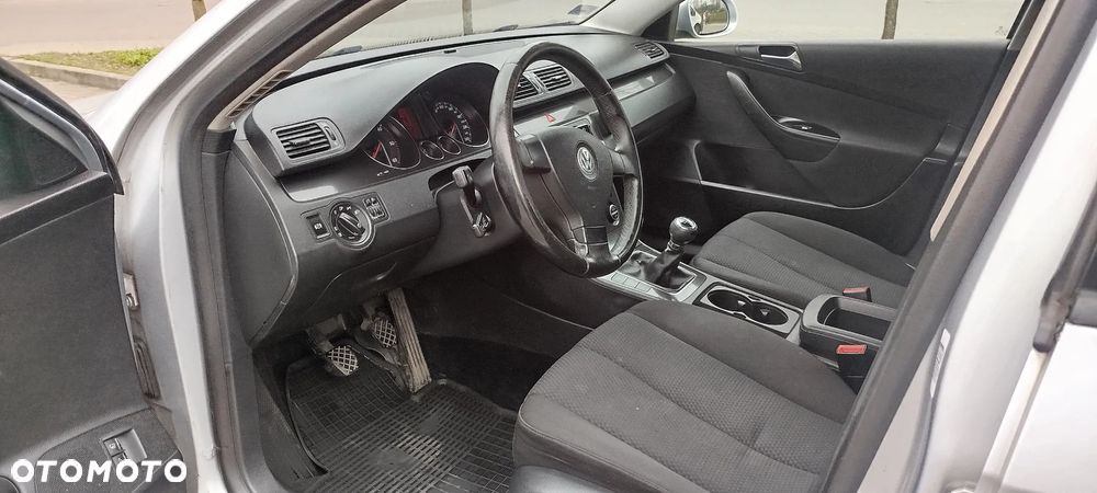 Volkswagen Passat - 11