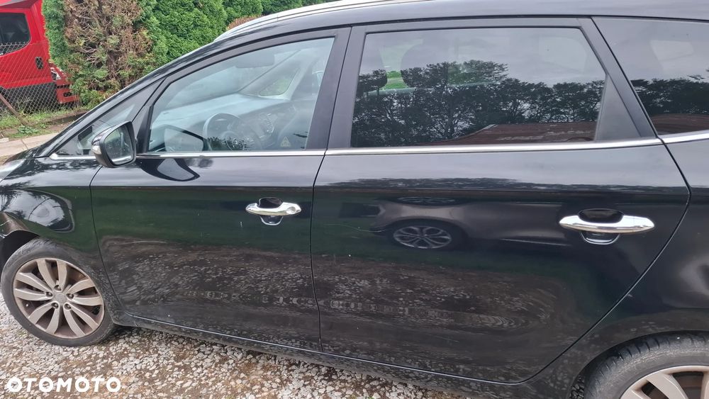 Kia Carens - 7