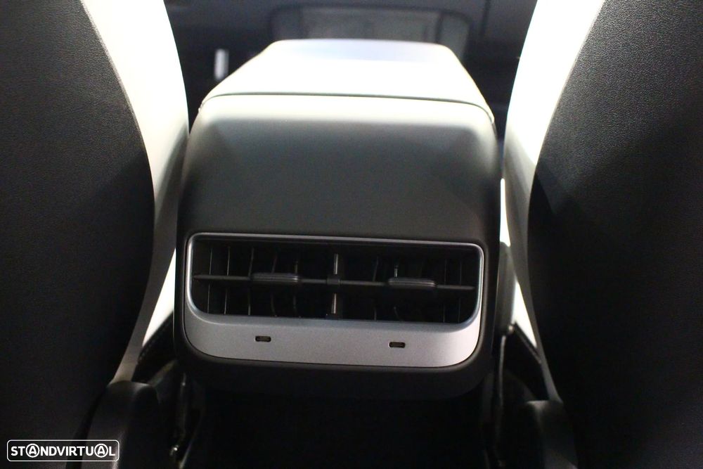 Tesla Model Y Long Range Tração Integral - 24