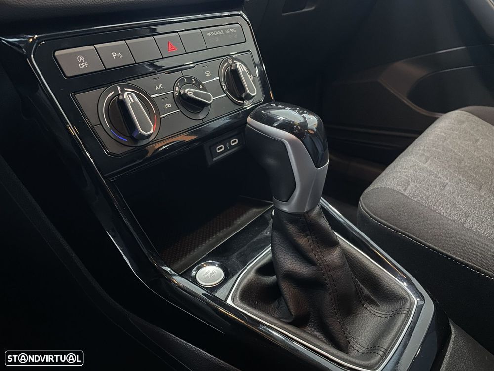 VW T-Cross 1.0 TSI Urban DSG - 22