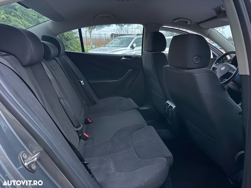 Volkswagen Passat Variant 1.9 TDI DPF Highline - 23