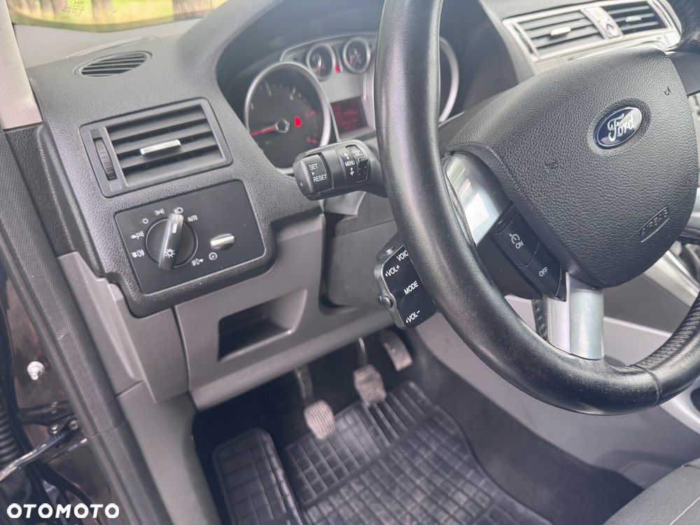 Ford Kuga - 17