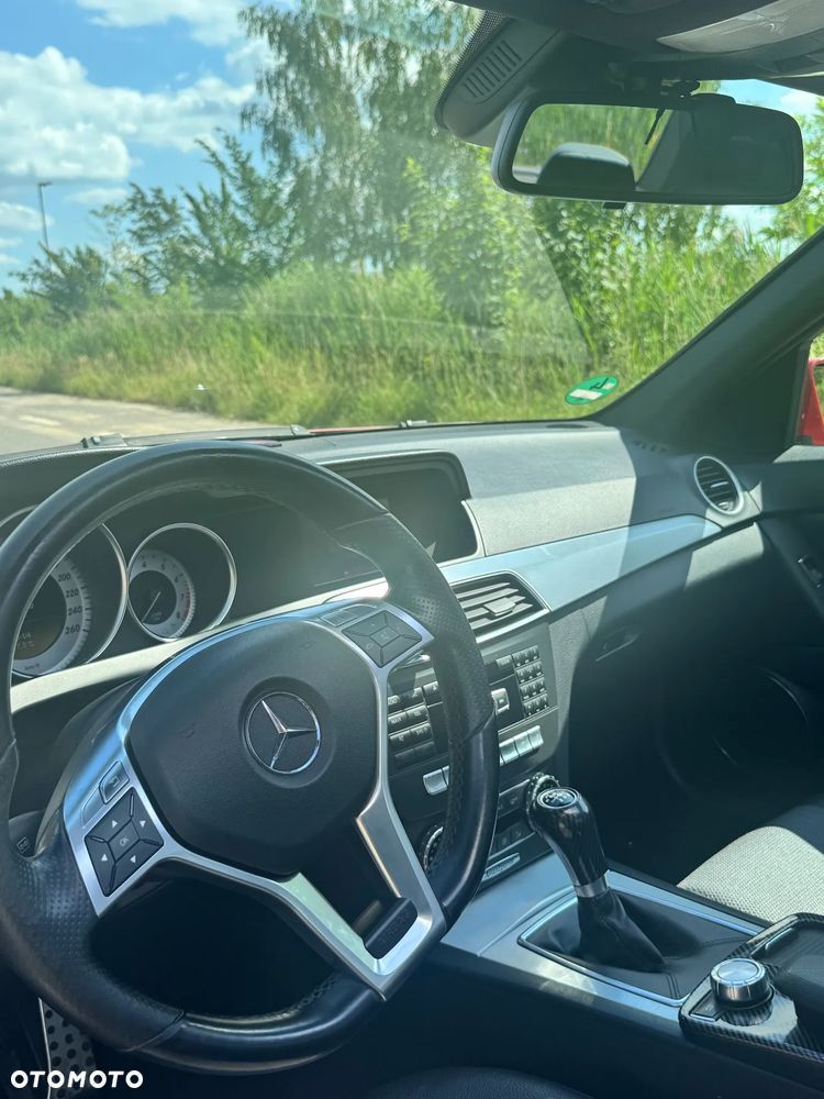 Mercedes-Benz Klasa C 200 CGI BlueEff Avantgarde - 12