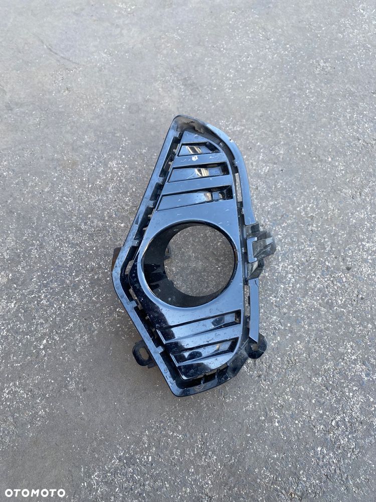 TOYOTA RAV4 5 V XA50 18-  ORYGINALNA! ! ! Lakierowana PRAWA KRATKA ZAŚLEPKA RAMKA OSŁONA OBUDOWA HALOGENU NA HALOGEN kratka zderzaka przedniego w zderzak przedni prawy przód 52127-42220   5212742220 RAV 4 RAV-4 XA 50 czarna