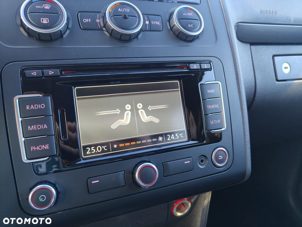 Volkswagen Touran - 27