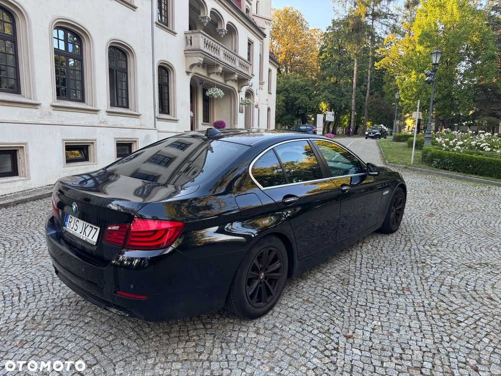 BMW Seria 5 528i - 5