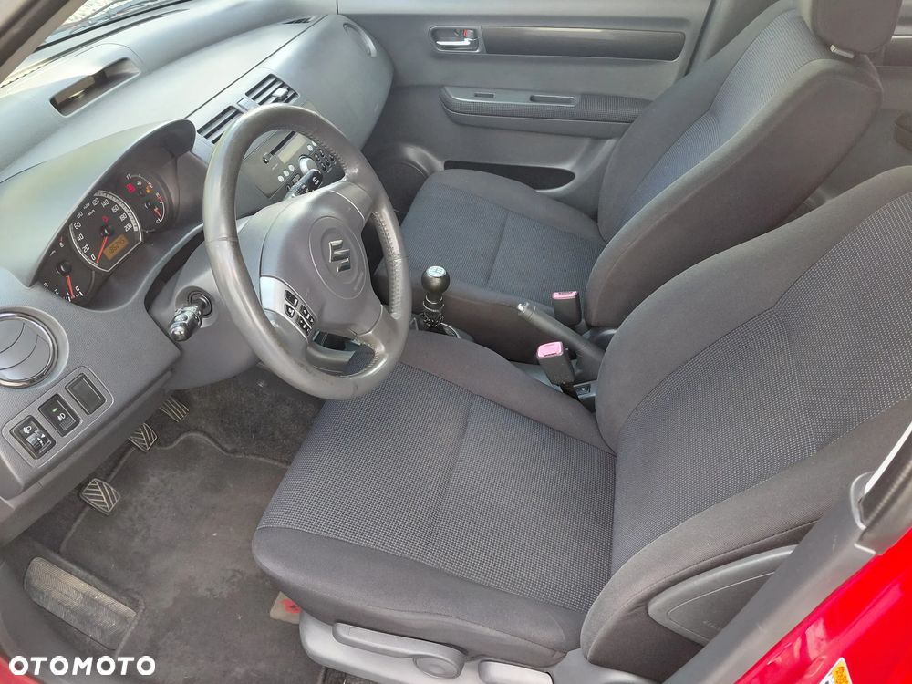 Suzuki Swift 1.3 Club - 8