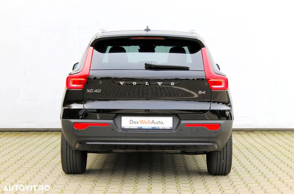 Volvo XC 40 B4 AT FWD MHEV Plus Dark - 10