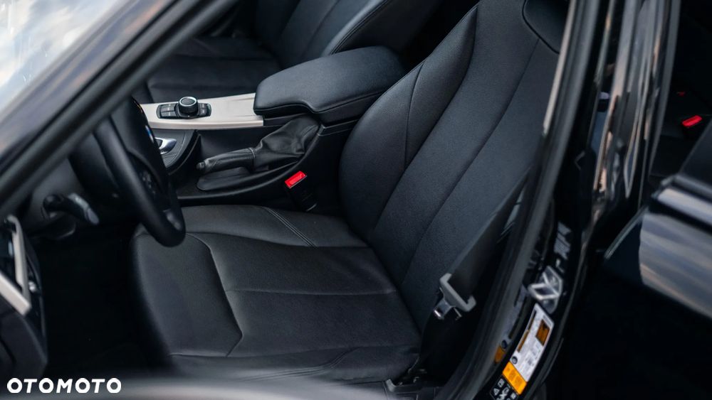 BMW Seria 3 320i GPF xDrive - 20