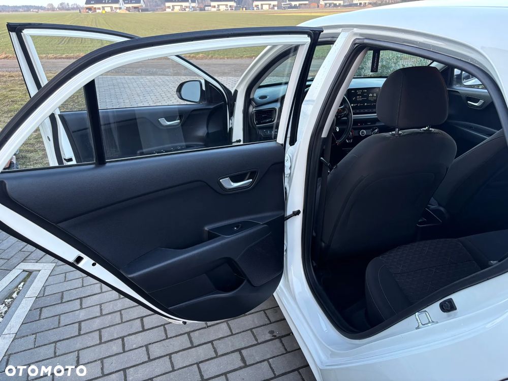 Kia Rio - 16