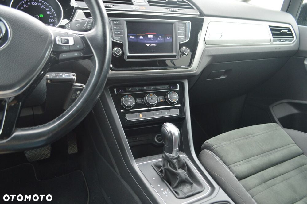 Volkswagen Touran - 18