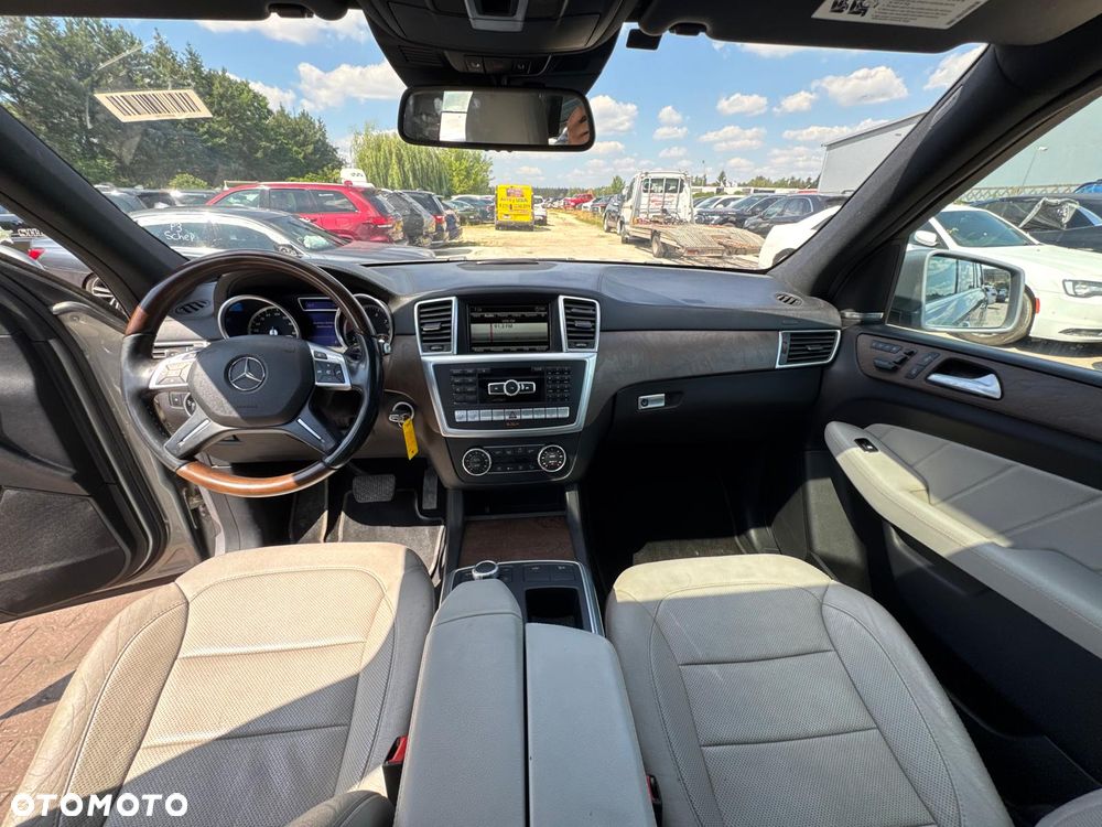 Mercedes-Benz GL - 13