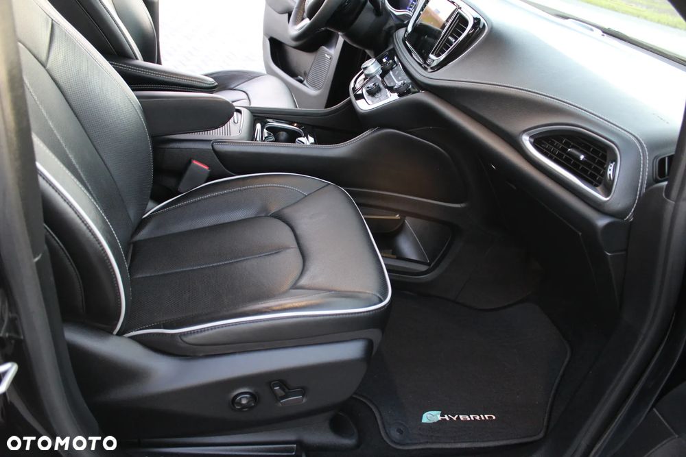 Chrysler Pacifica - 24