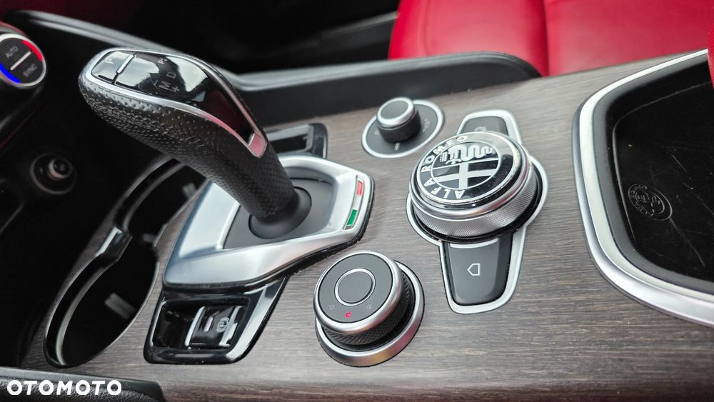 Alfa Romeo Giulia 2.0 Turbo TI Q4 - 10
