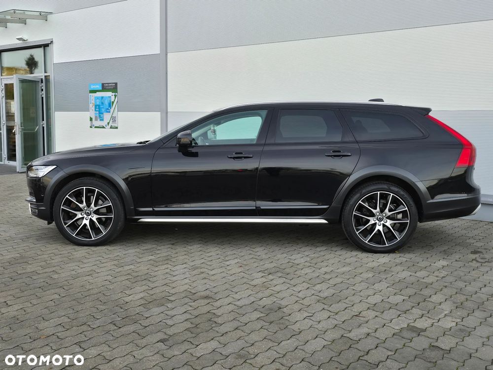 Volvo V90 Cross Country - 38