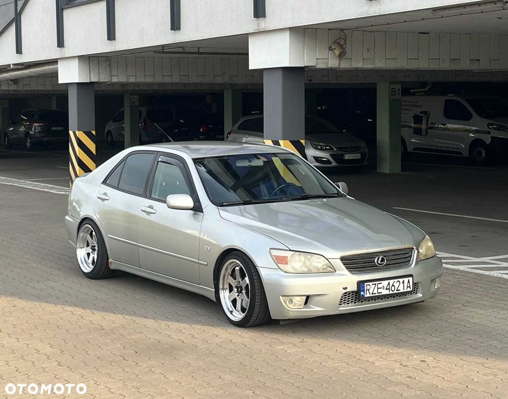Lexus IS - 1