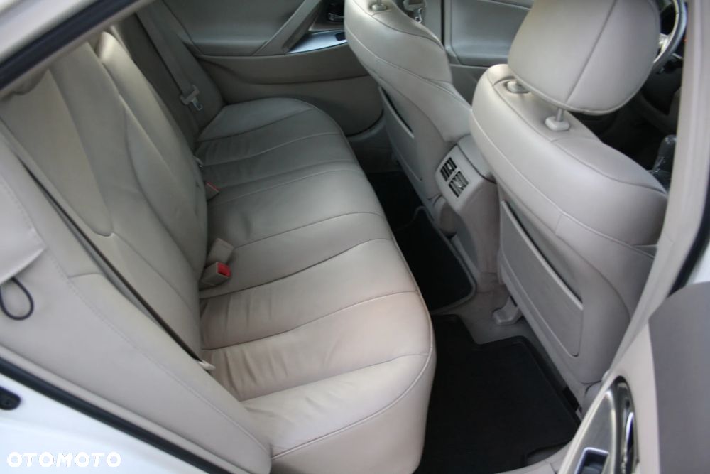 Toyota Camry 2.4 Hybrid - 8