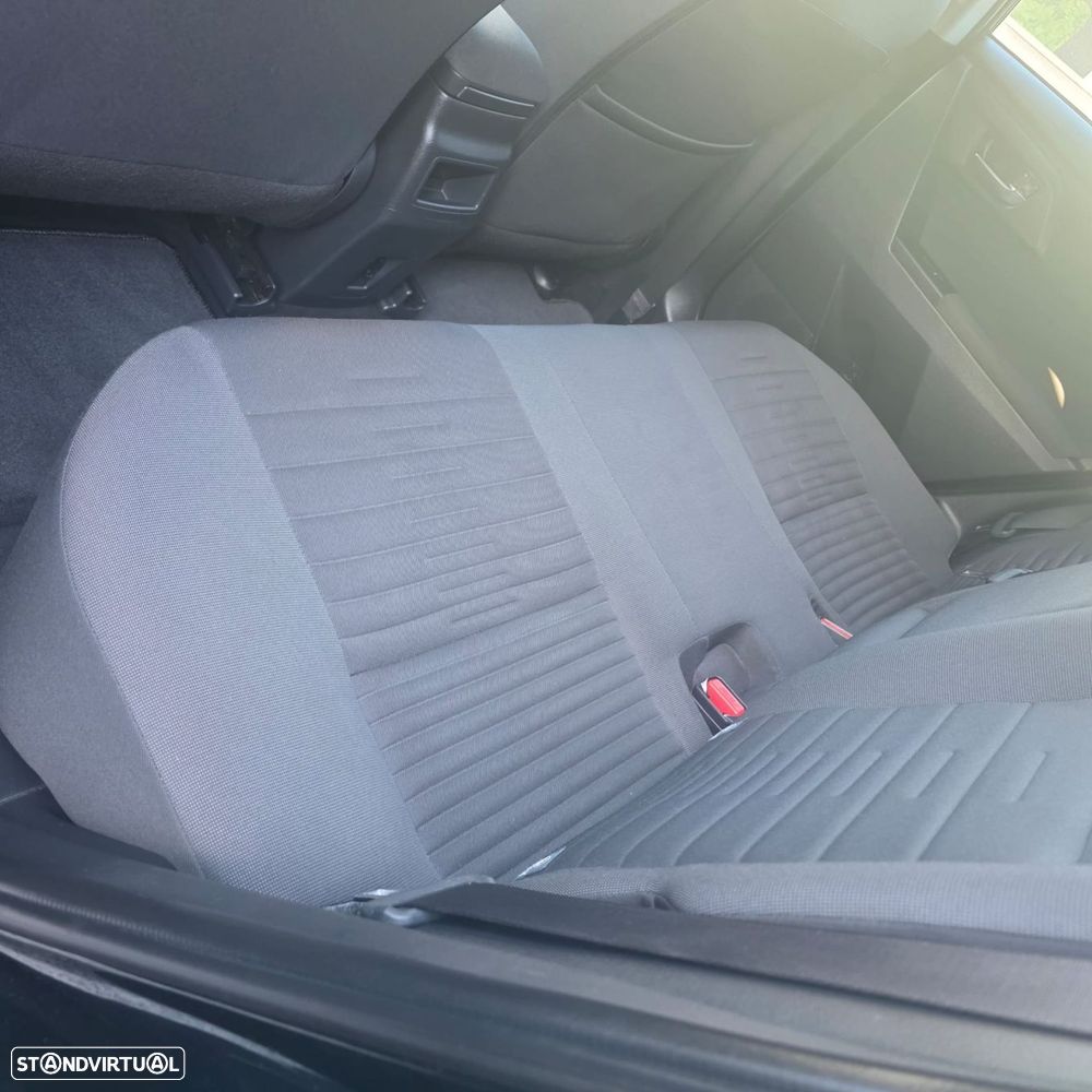 Toyota Auris 1.4 D-4D Comfort+Pack Sport - 33