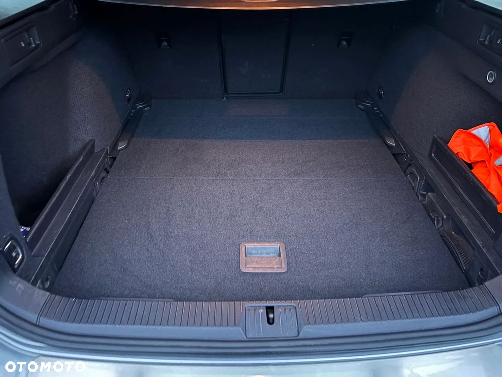Volkswagen Passat 2.0 TDI SCR Highline DSG - 4