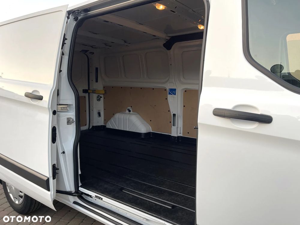 Ford Custom L2H1 - 11