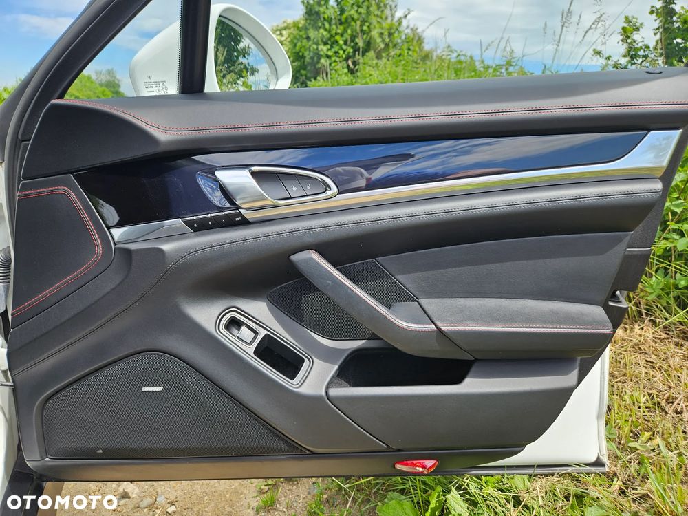 Porsche Panamera - 16