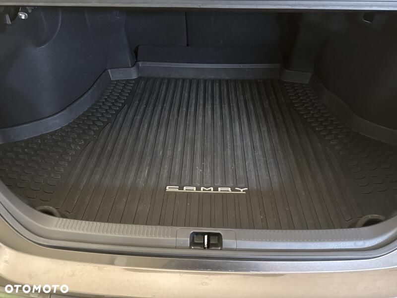 Toyota Camry 2.5 Hybrid Comfort CVT - 24
