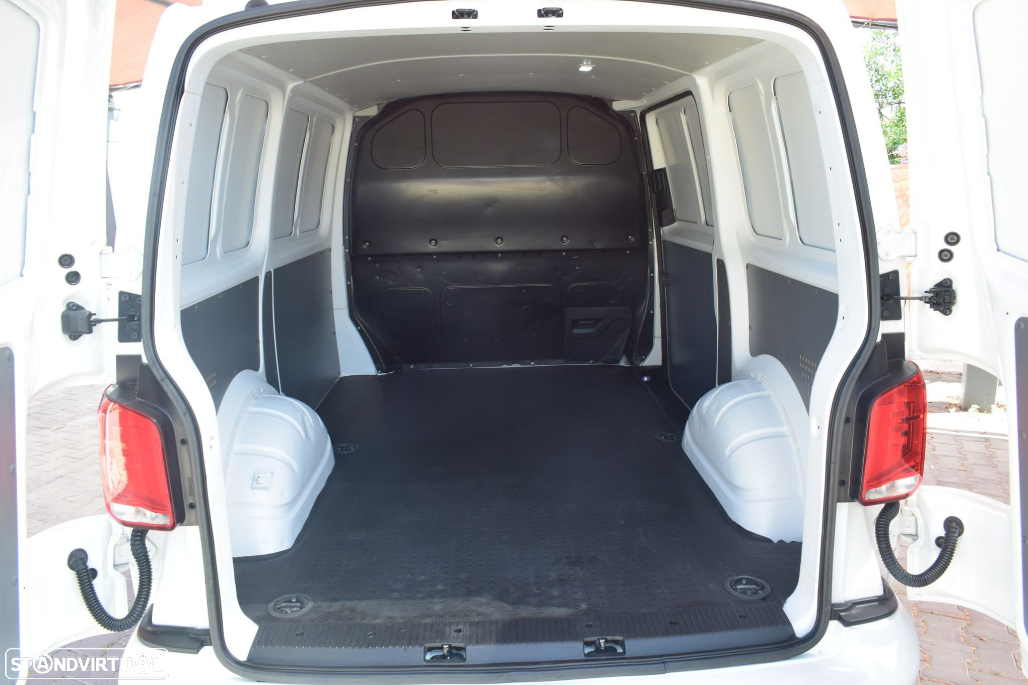 VW Transporter 2.0 TDI Extra AC - 11