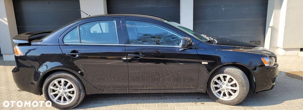 Mitsubishi Lancer 1.6 Inform - 1